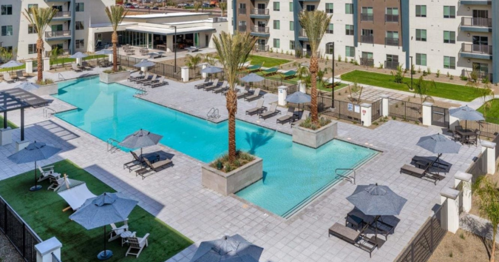Resort-style pool and outdoor amenity area at Glen 91, a modern multifamily community in Glendale, Arizona